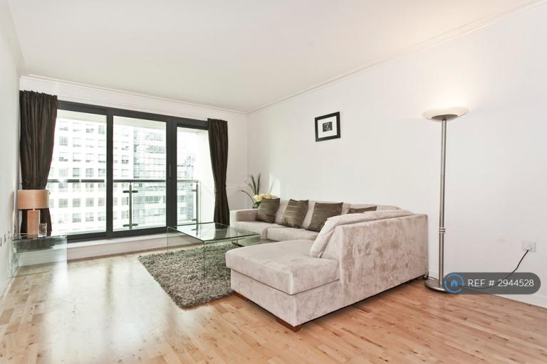 2 bedroom flat in South Quay Square, London, E14 (2 bed) (#2944528)