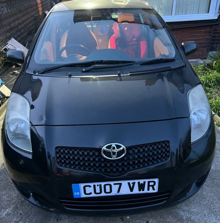 Toyota yaris SR Hatchback Black semi auto 1.4 D4D diesel fresh MOT