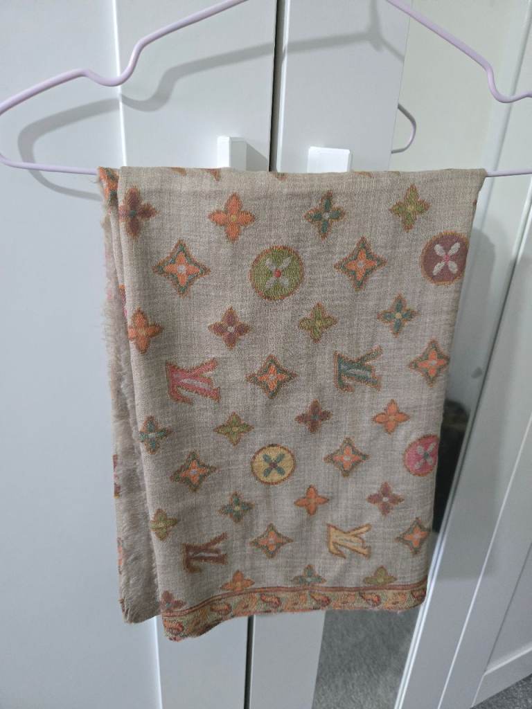 Absolutely pure pashmina scarves