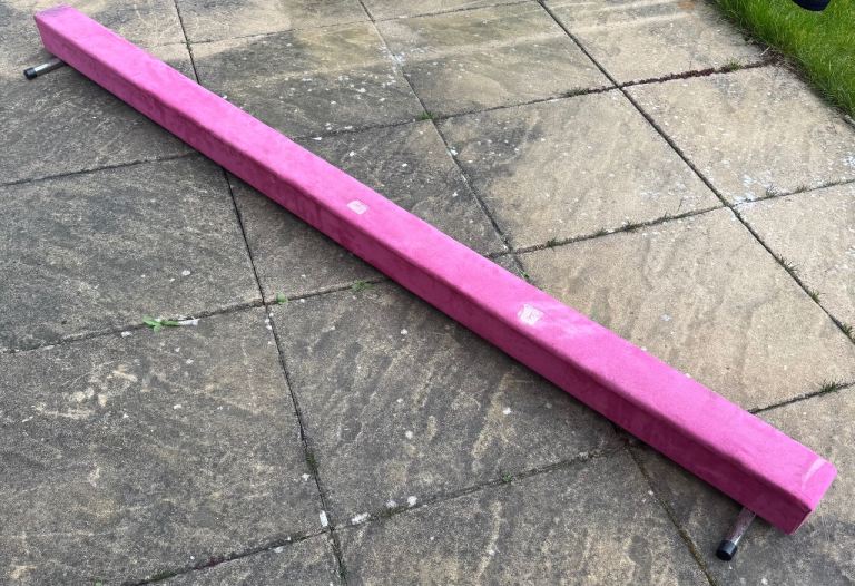 Gymnastics floor beam