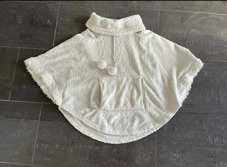 Ladies/kids bed top fluffy inside so lovely and warm very good condition size S