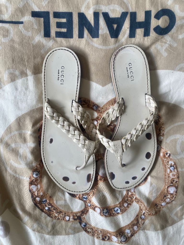 Gucci Cream Leather Sandals -strap flip flops Made in Italy