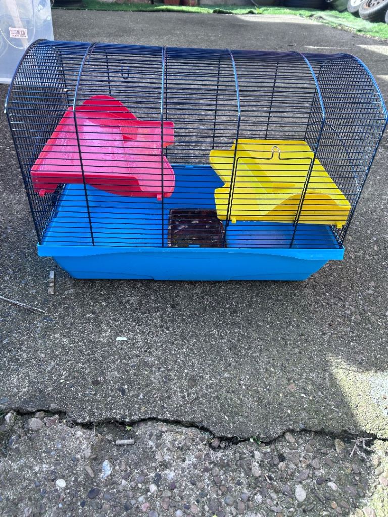 Small cage with platforms