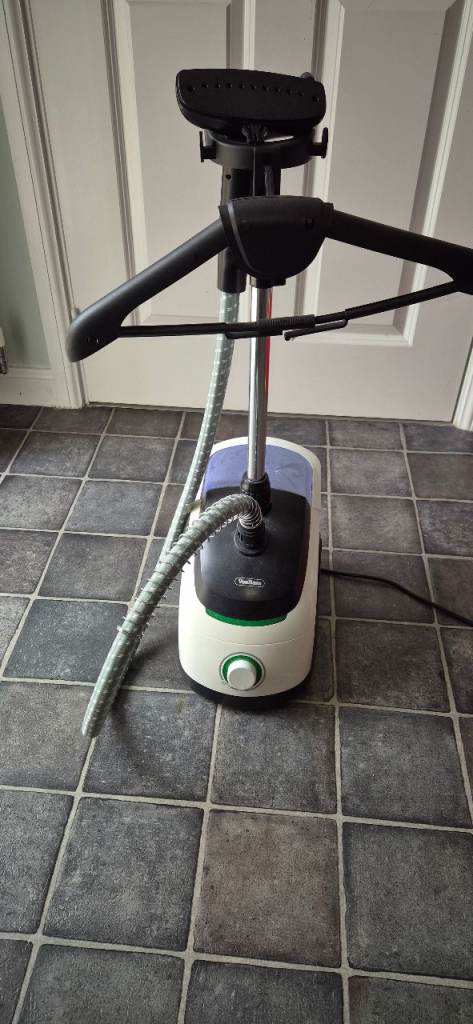 Clothes adjustable steamer