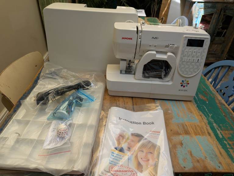 Janome Full Size Sewing Machine – As Good As New