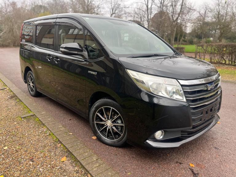  Toyota Voxy 1.8 HYBRID PETROL AUTO 7 SEATER Petrol/Electric Hybrid Automatic
