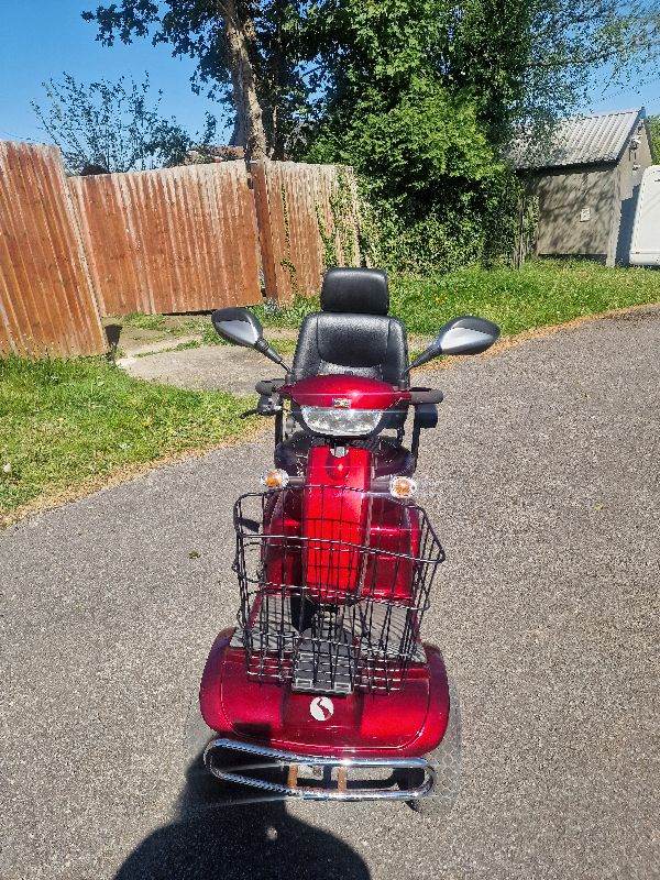 Red Rascal Pioneer 8mph scooter 