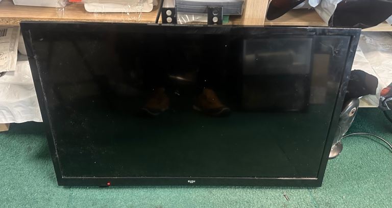 BUSH 24” SMART LED TV | ELED24HDSA | FREEVIEW HD | PERFECT FOR CARAVAN / KIDS ROOM / GAMING
