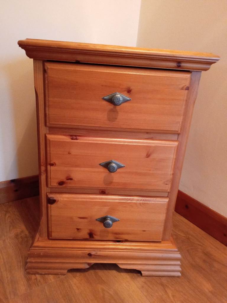 3 drawer solid wood unit made by Schreiber