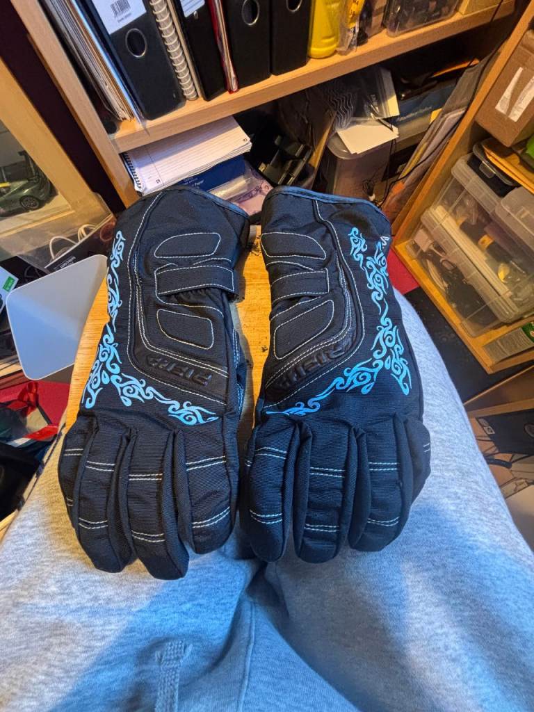 Richa Hipora ladies motorcycle gloves, black, size DM, never worn, good condition