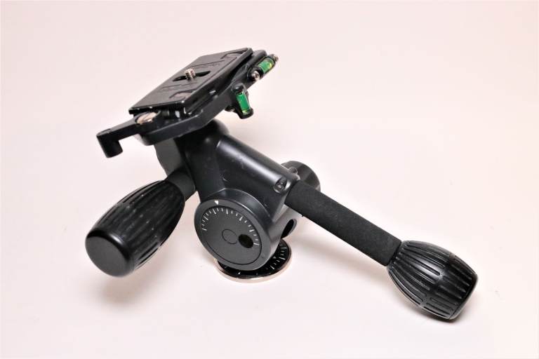 Velbon PHD-64Q 3-Way Tripod Head in excellent condition