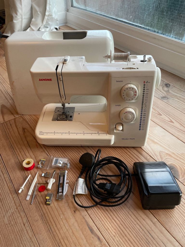 Sowing machine - Janome 7025