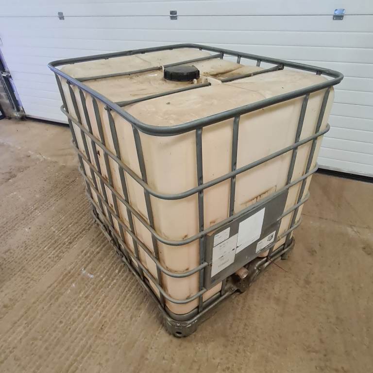 IBC 1000l container with metal cage and tap / valve