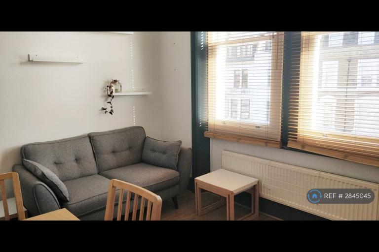 1 bedroom flat in Sinclair Road, London, W14 (1 bed) (#2845045)