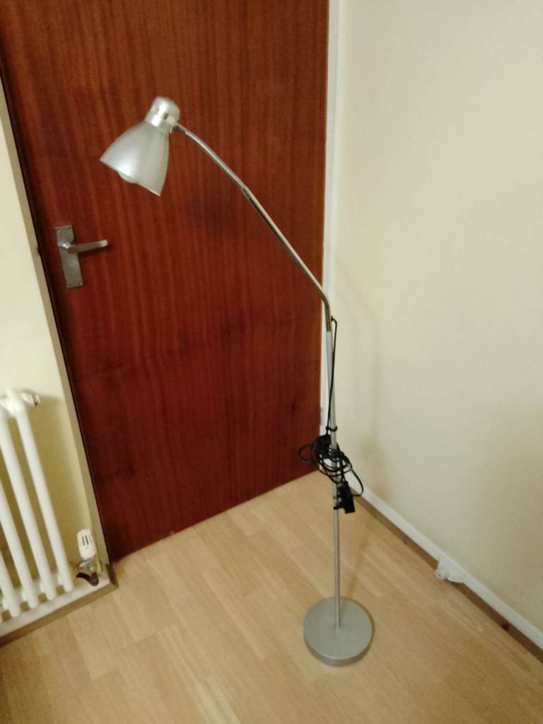 Floor standing lamp