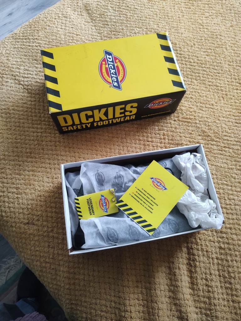 New unused size 10 mens Dickies steel toe cap safety shoes