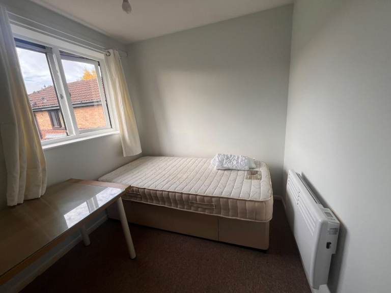 Room to rent with owner 