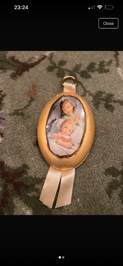 Vintage Gold Oval Decorative Plaque with Ribbon – Good Condition
