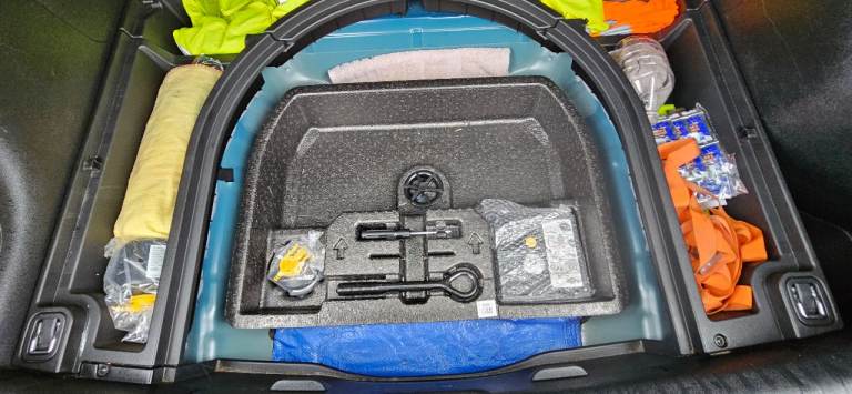 Kia NIRO 4 GDi S-A,HYBRID Estate, 2019,, 1580 (cc), 5 doors