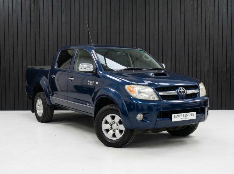 TOYOTA HILUX 3.0 D-4D Invincible 4WD 4dr 2007