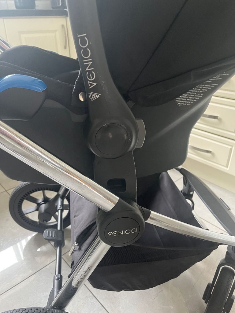 Venicci Grey 3 in 1 Travel System Pram Pushchair with Car Seat