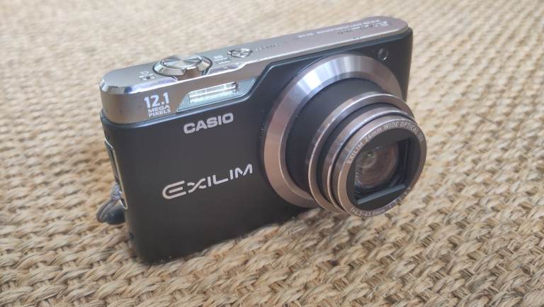Casio Exilim EX-H5 digital camera for spares or repair