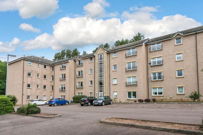 Unfurnished Two Bedroom Top Floor Flat Mineralwell View Stonehaven Private Parking