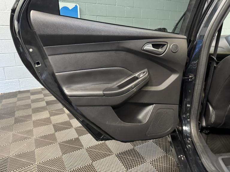 FORD FOCUS 2.0 T EcoBoost ST-3 Black Manual Petrol 2013