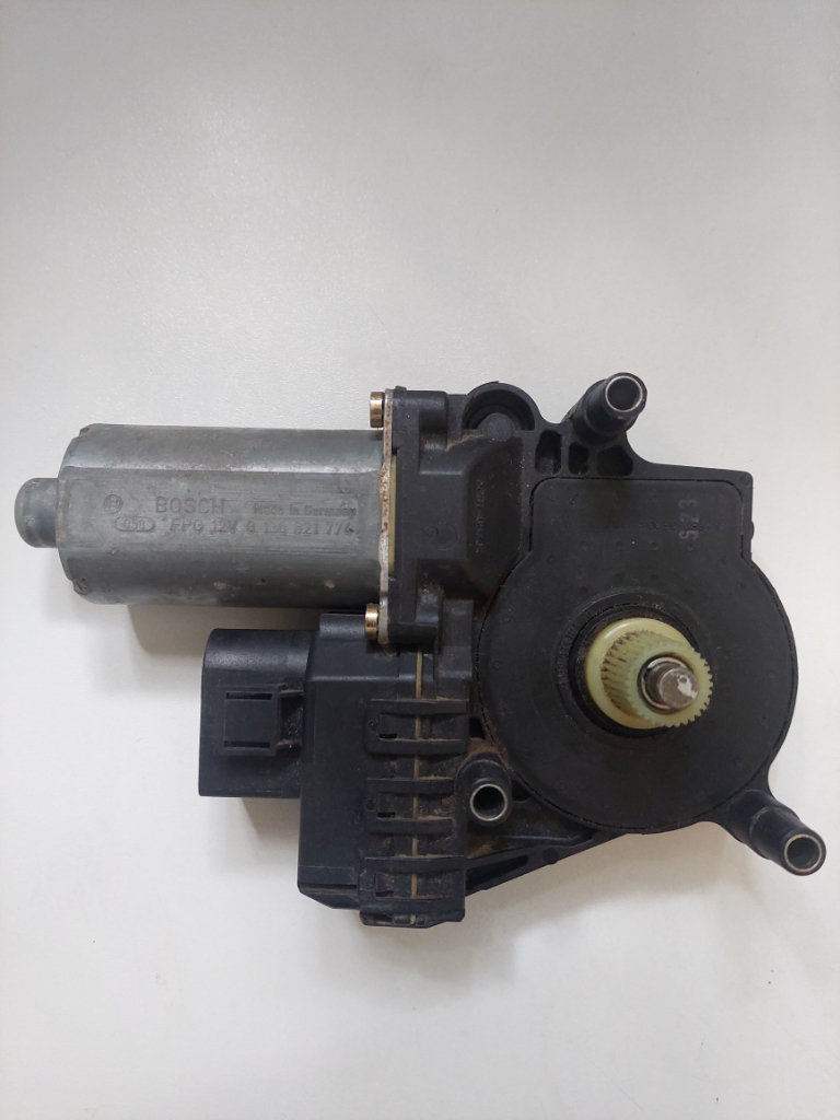 AUDI A6 1999-2005 DOOR WINDOW MOTOR BOSCH FRONT RIGHT DRIVER SIDE 0 130 821 774