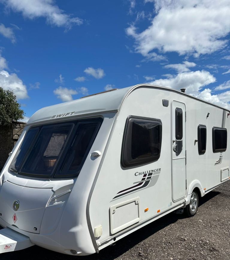 008 Swift Challenger 570 4 berth with fixed bed