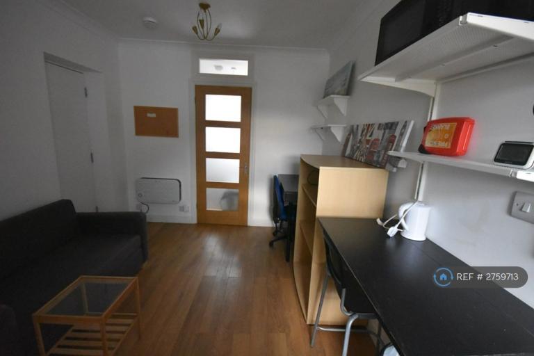 1 bedroom flat in Lilac Road, Southampton, SO16 (1 bed) (#2759713)