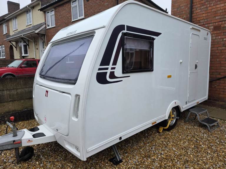 2013 LUNAR VENUS 2 BERTH CARAVAN
