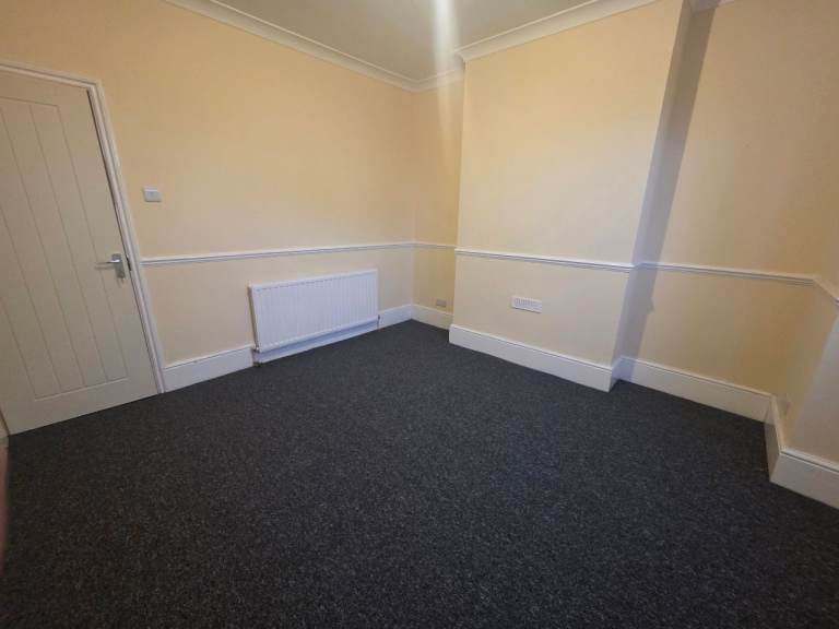 Walking distance to East Ham & Upton Park Underground Stations 