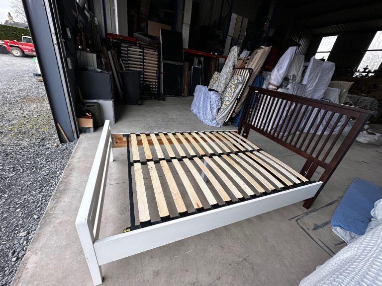 Double bed 🛌 frame 4-6