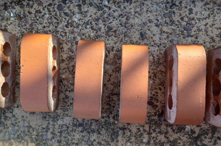 Bullnose engineering bricks