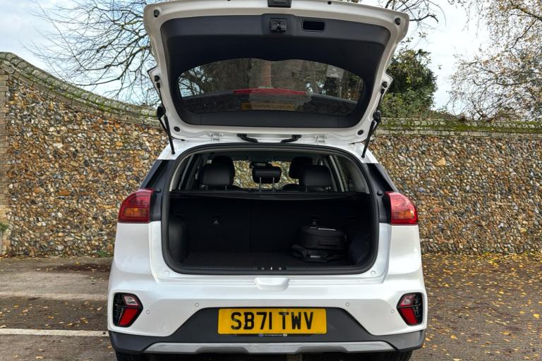  Kia Niro Plug In Hybrid 1.6 Gdi 8.9kwh 3 Suv 5dr Petrol Plug In Hybrid Dct