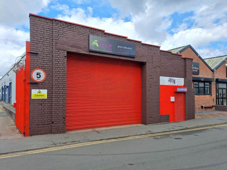 1500 sq ft self contained unit to let in Dudley DY4 8XE. No deposit!