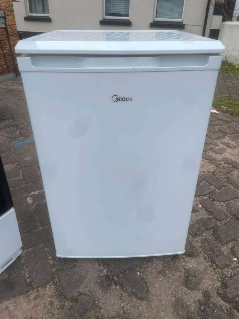 Under the counter fridge with ice box freezer   Literally in new condition   3 moths warranty £95
