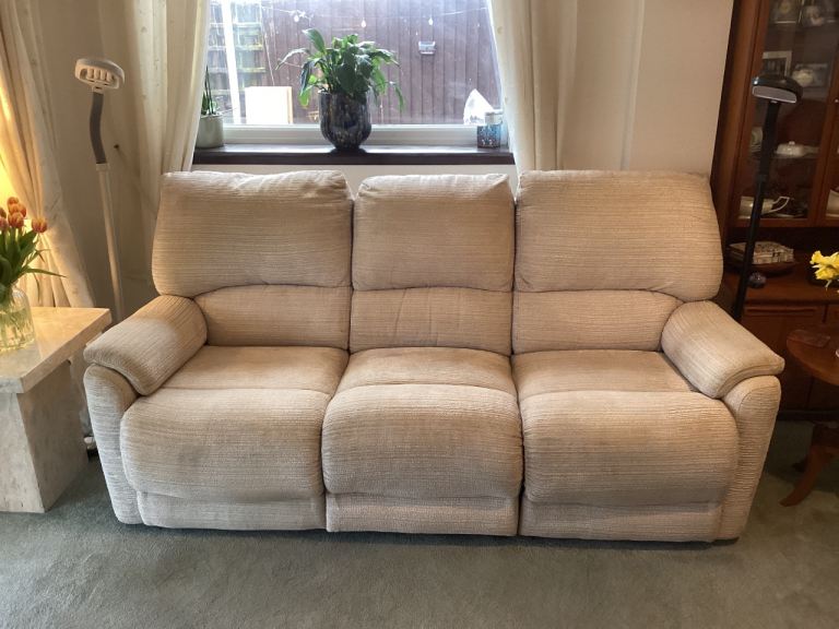 3 Seater manual recliner settee/sofa.