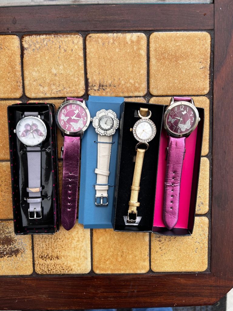 Please read description bundle of ladies watches working and new