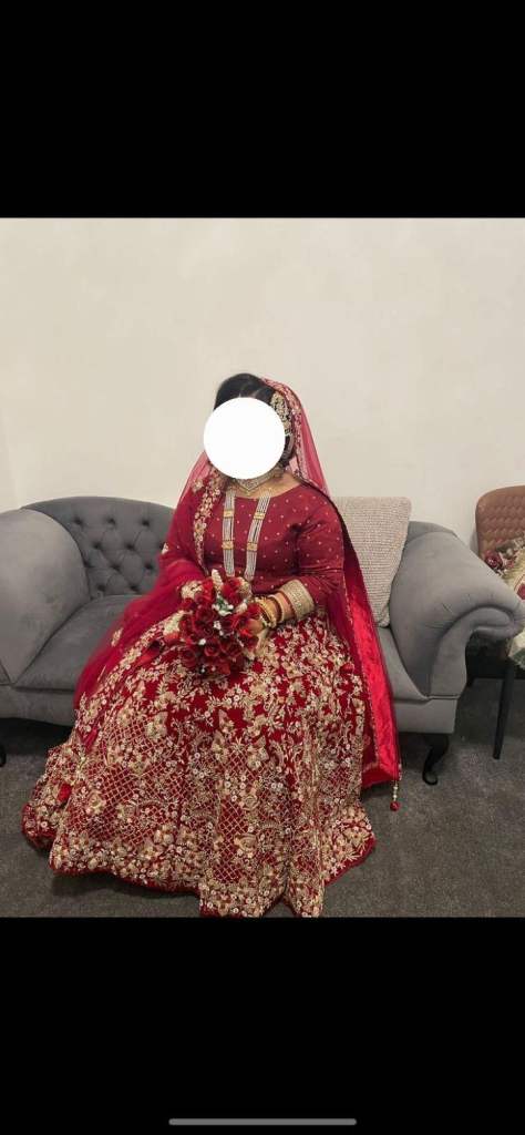 image for Exquisite Second-Hand Wedding Dress - Dream Wedding on a Budget!