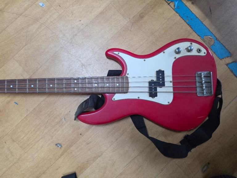 Cruiser Red Bass Guitar – Good Condition with Strap