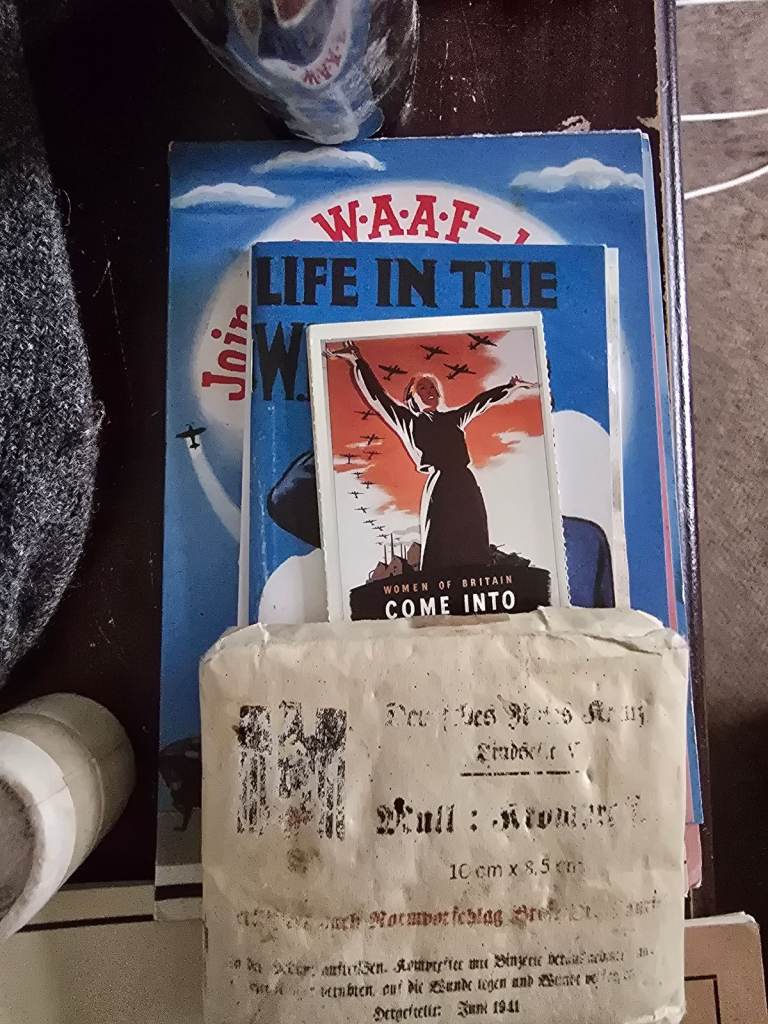 image for Ww2 replica bits 