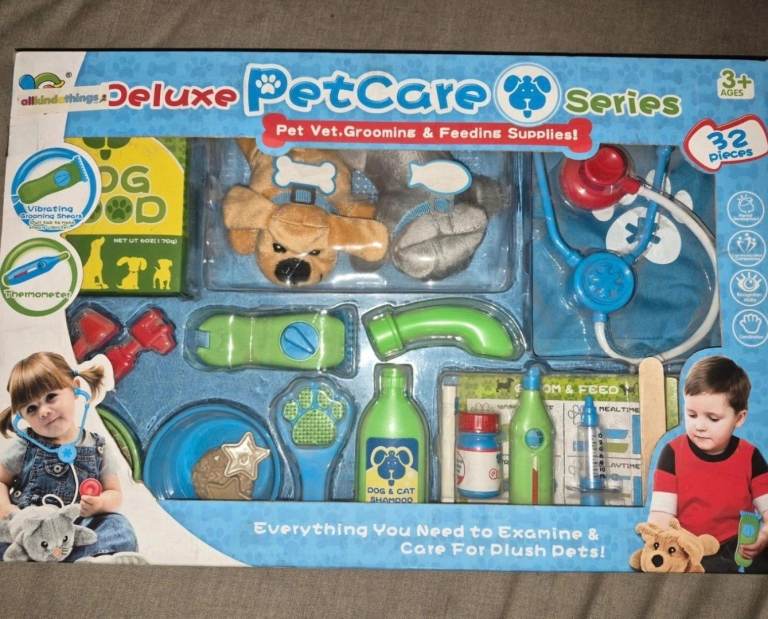 Deluxe Pet Care Series Vet Play Set - 32 Pieces, New
