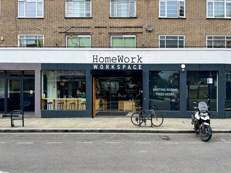 London - SW6 1EL \ Office for Rent with 2 Workstations