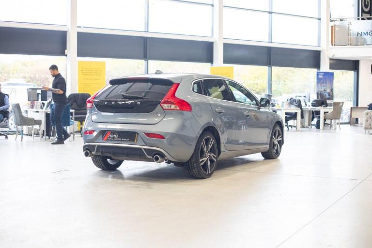 2019 Volvo V40 D2 [122] R DESIGN Edition 5dr Geartronic HATCHBACK DIESEL Automatic
