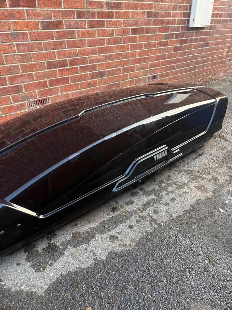 Roof box
