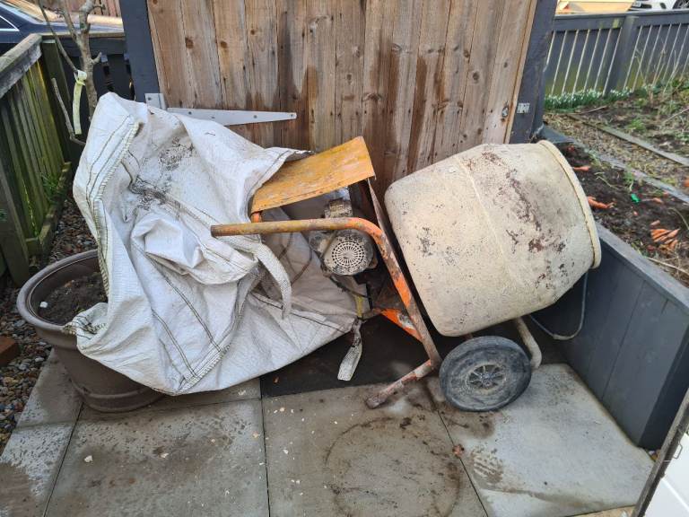 Electric cement mixer 