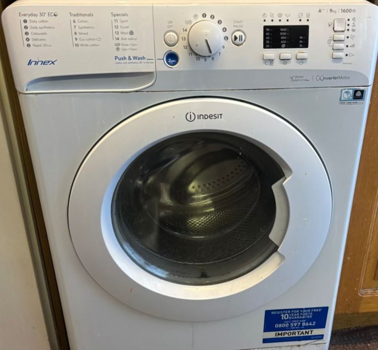 White Indesit Innex 9kg Front-Loading Washing Machine