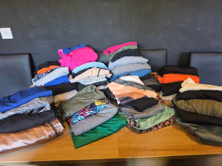 Massive Bundle of Womens Clothes